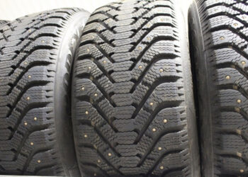 Nagladekk og sektir lögreglu