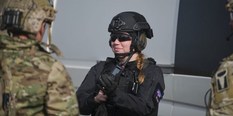 Sprengjusérfræðingar frá 17 löndum á Íslandi