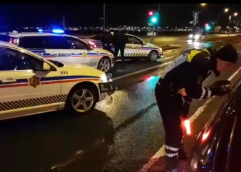 350 ökumenn látnir blása