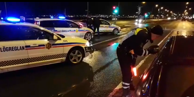 350 ökumenn látnir blása