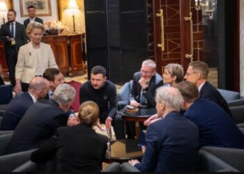 “FRIÐUR ER HÆTTULEGRI EN STRÍÐ“