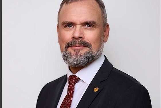 Sala ríkisins á Íslandsbanka og erindi Arion banka um sameiningu