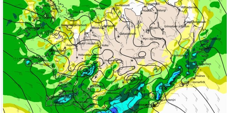 Lægðasvæði nálgast landið í dag