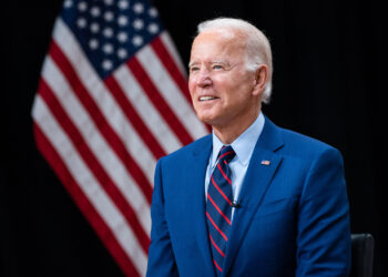 Stórfelldar falsanir á undirskrift Joe Biden á forsetatilskipunum