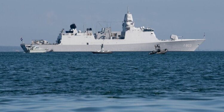 Herskip bandalagsríkja Atlantshafsbandalagsins í Reykjavík vegna æfingar