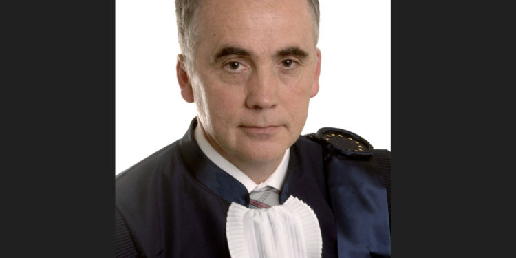 Foreldraútilokun og réttur til fjölskyldu – Dr. jur. Davíð Þór Björgvinsson prófessor, lagadeild HA og fyrrverandi dómari við Mannréttindadómstól Evrópu