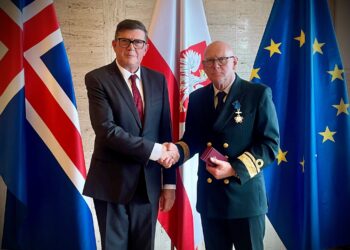 Georg Kr. Lárusson, forstjóri Landhelgisgæslunnar sæmdur pólskri heiðursorðu