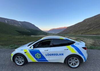 Tvö umferðarslys – Ekið á tvöföldum hámarkshraða, svipting og sektir