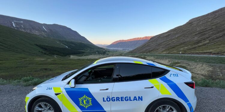 Tvö umferðarslys – Ekið á tvöföldum hámarkshraða, svipting og sektir