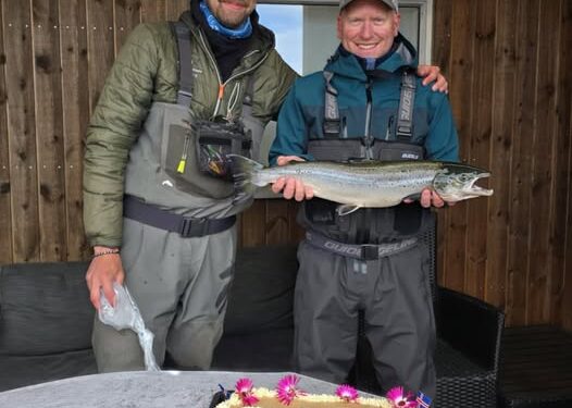 YTRI RANGÁ KOMIN Í YFIR 2000 LAXA