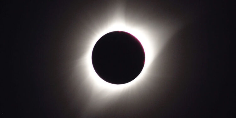 Veginum að Látrabjargi verði lokað – Almyrkvi 2026