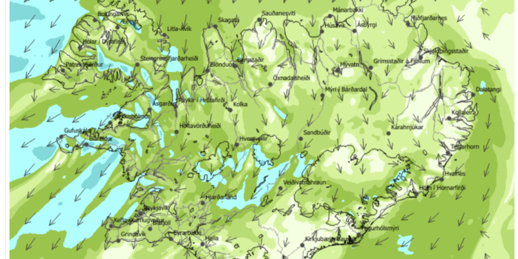 Lægð sem stýrir veðrinu er norður af Færeyjum