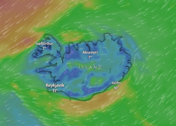 Lægð skammt suður af landinu