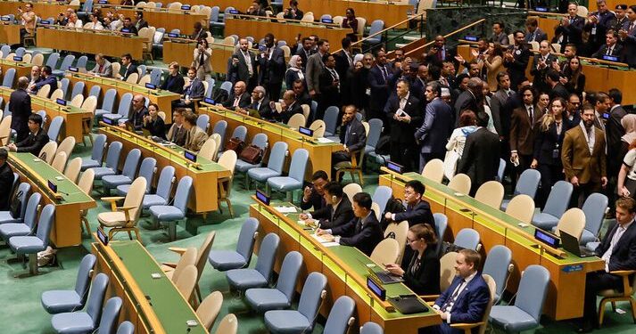 Yfirgáfu salinn þegar Netanjahú hóf ræðu – Utanríkisráðherra og fastafulltrúi Íslands hjá SÞ voru ekki í salnum