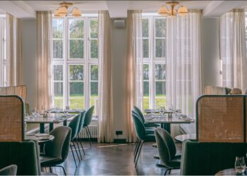 Jólahlaðborð Hjá Jóni við Austurvöll: Einstök upplifun í hjarta borgarinnar