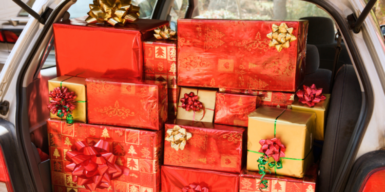 Jólagjöfum stolið úr bílum
