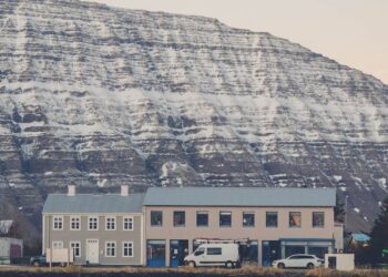 Langtímasamningur við Lýðskólann á Flateyri