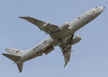 Bandaríski sjóherinn sveimar yfir Selfossi, Hveragerði og Ölfusi