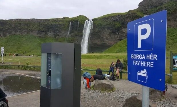 Hver leyfði aðgangsgjald að náttúruperlum?