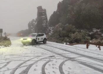 Veðurviðvörun á Tenerife, stormur og snjór – vinsælum ferðamannastað lokað