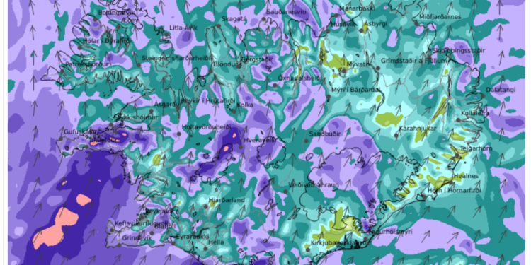 Kröpp og djúp lægð vestur af landinu