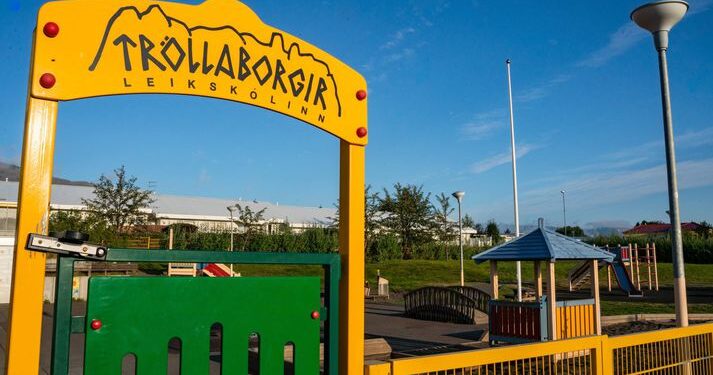 Starfs­maður leik­skóla rekinn vegna at­viks